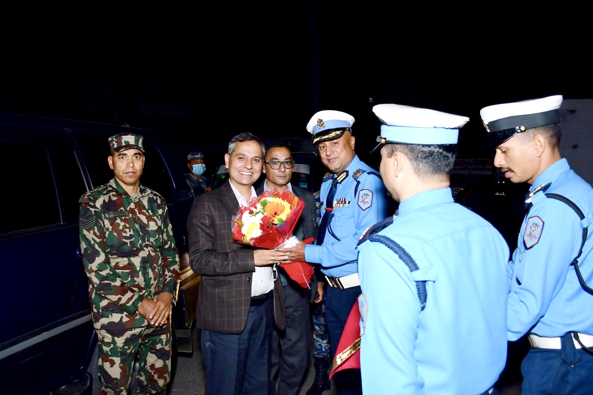 गृहमन्त्री अर्यालद्वारा काठमाण्डौ उपत्यका ट्राफिक प्रहरी कार्यालय रामशाहपथको अवलोकन,