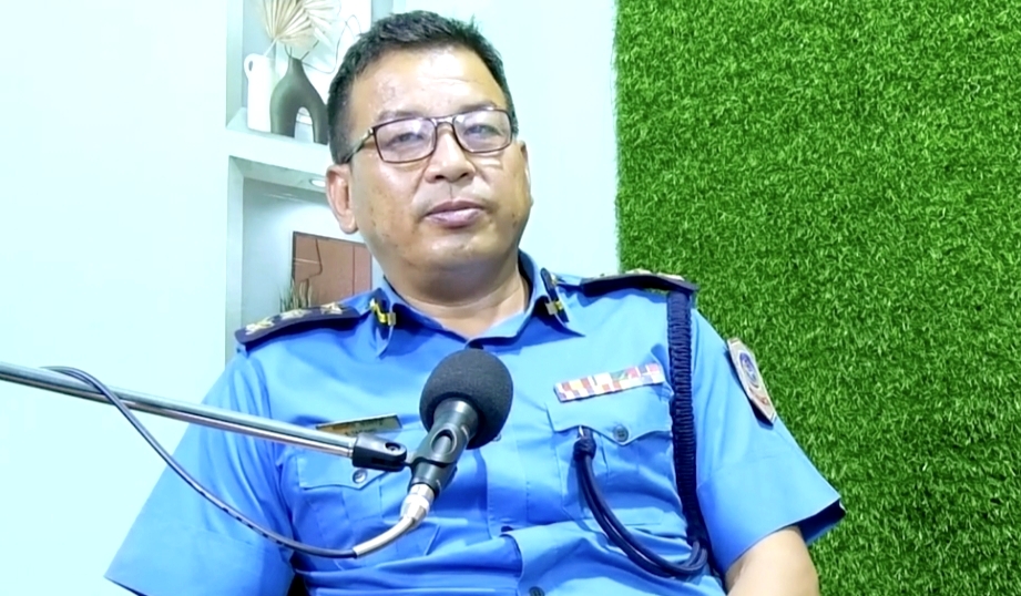 सिमरा विमानस्थलमा भएको एमाले–जेनजी समूहबीचको झडपपछि बाराका एसपी सन्तोष तामाङ तानिए,