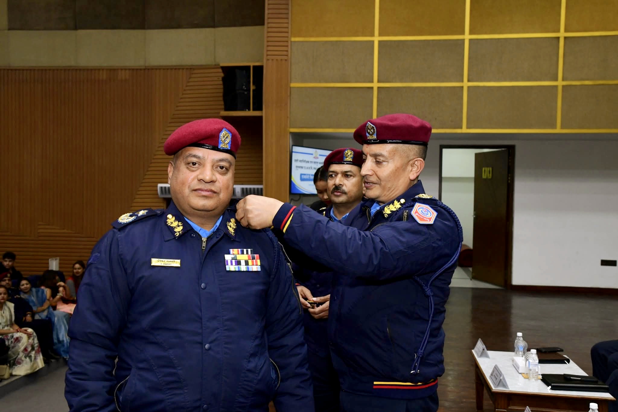 काठमाडौँ उपत्यका प्रहरी प्रमुखको जिम्मेवारी (एआईजी) ईश्वर कार्कीले पाए,