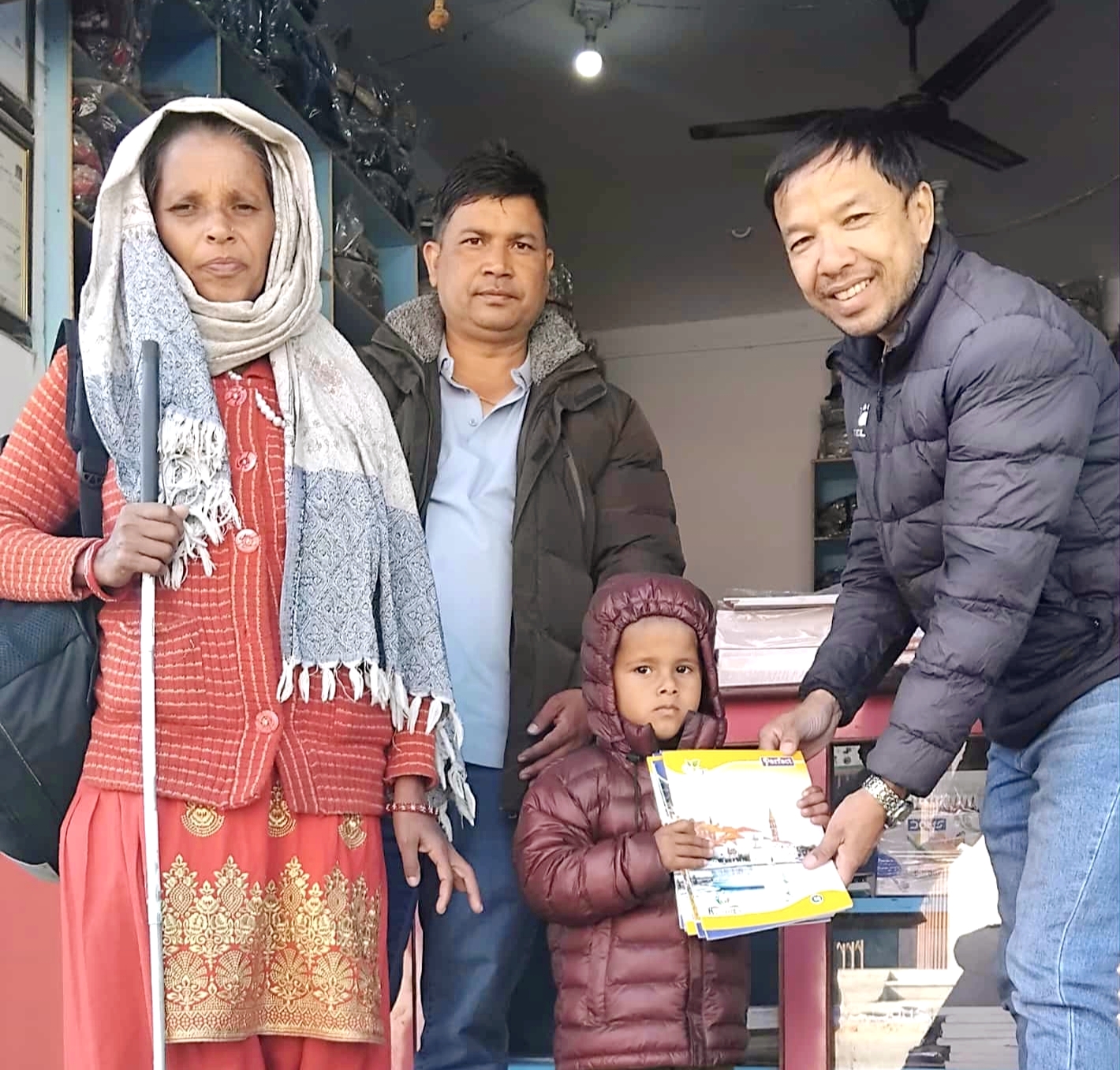 प्रदिपलाई उपन्यासकार एवं पत्रकार सविन प्रियासनले पढाउने,