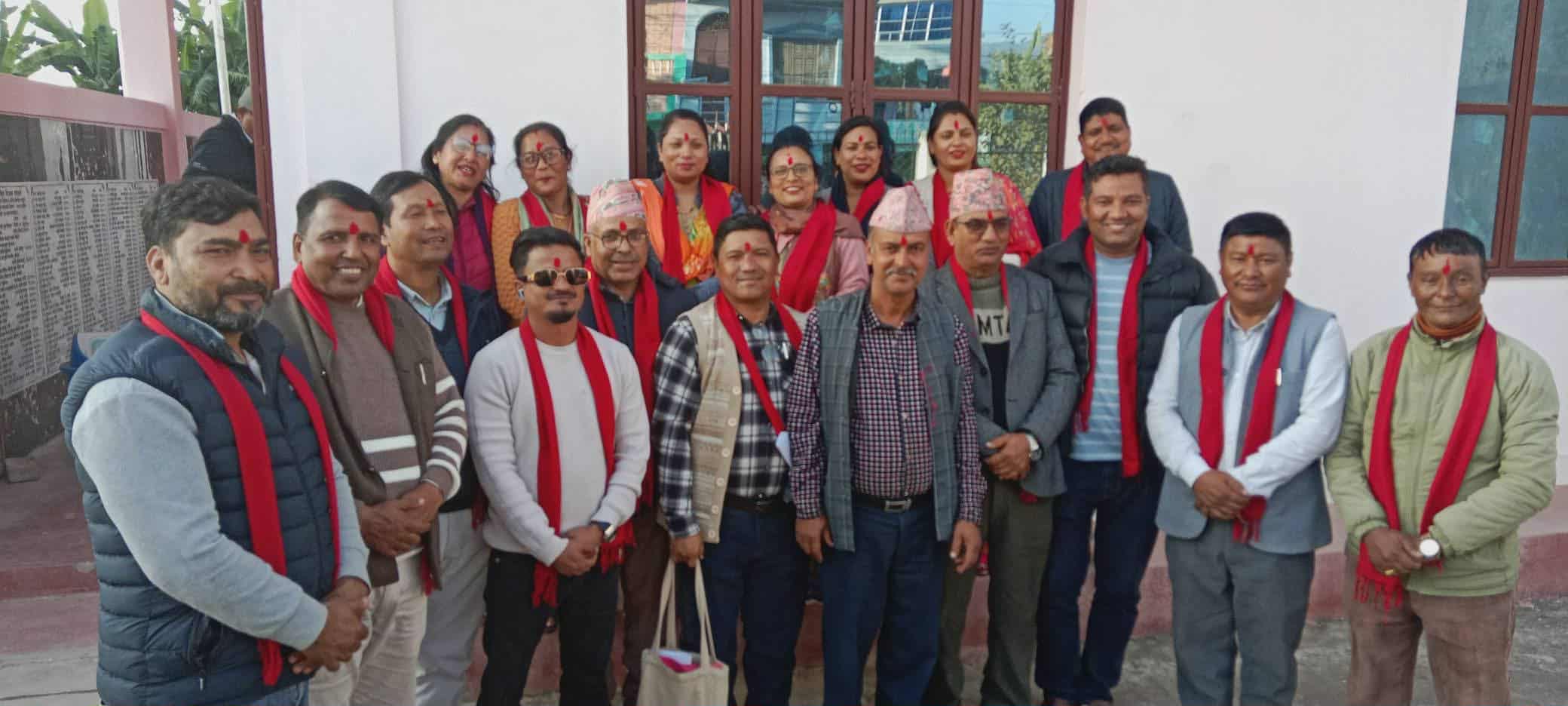 देशभरका प्रतिनिधिलाई ओली पक्षमा लाग्न अनुरोध एमाले दाङका सबै केन्द्रीय प्रतिनिधि ओली पक्षमा उभिए,