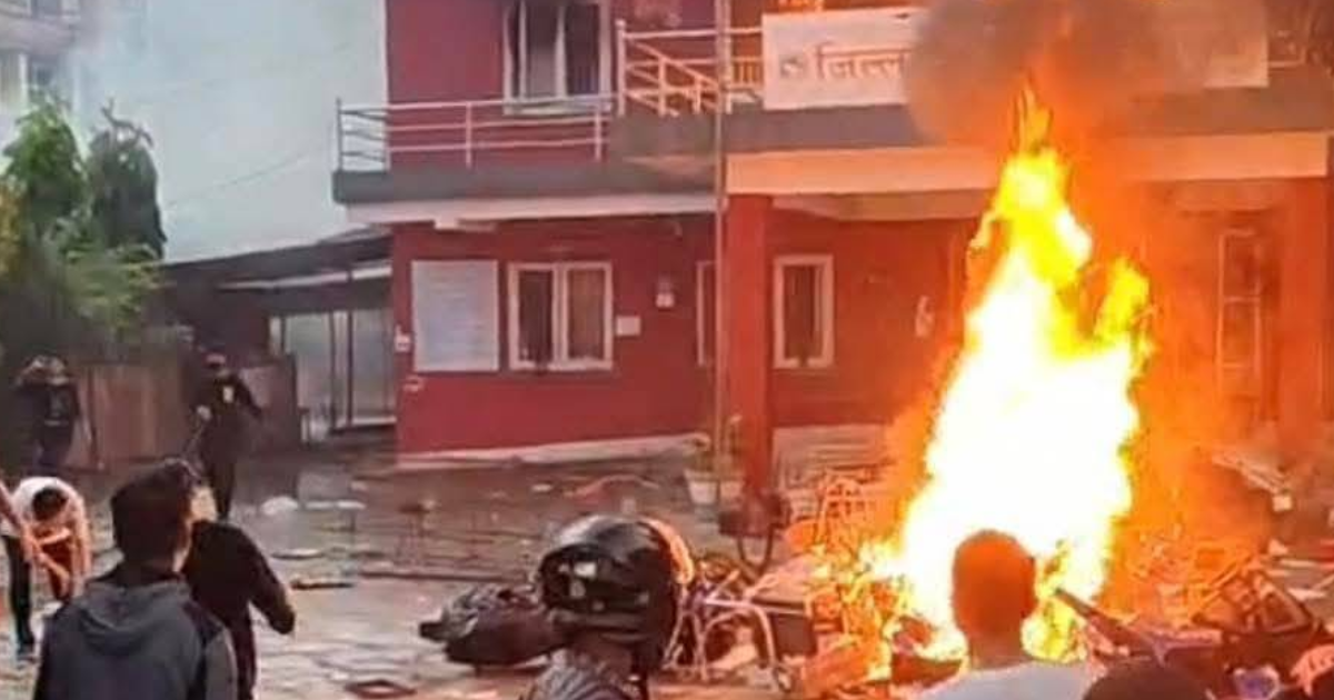 जेनजी आन्दोलनमा मोरङ जिल्लाका सरकारी कार्यालयमा आगजनी तथा तोडफोड गर्ने ५ जना पक्राउ,