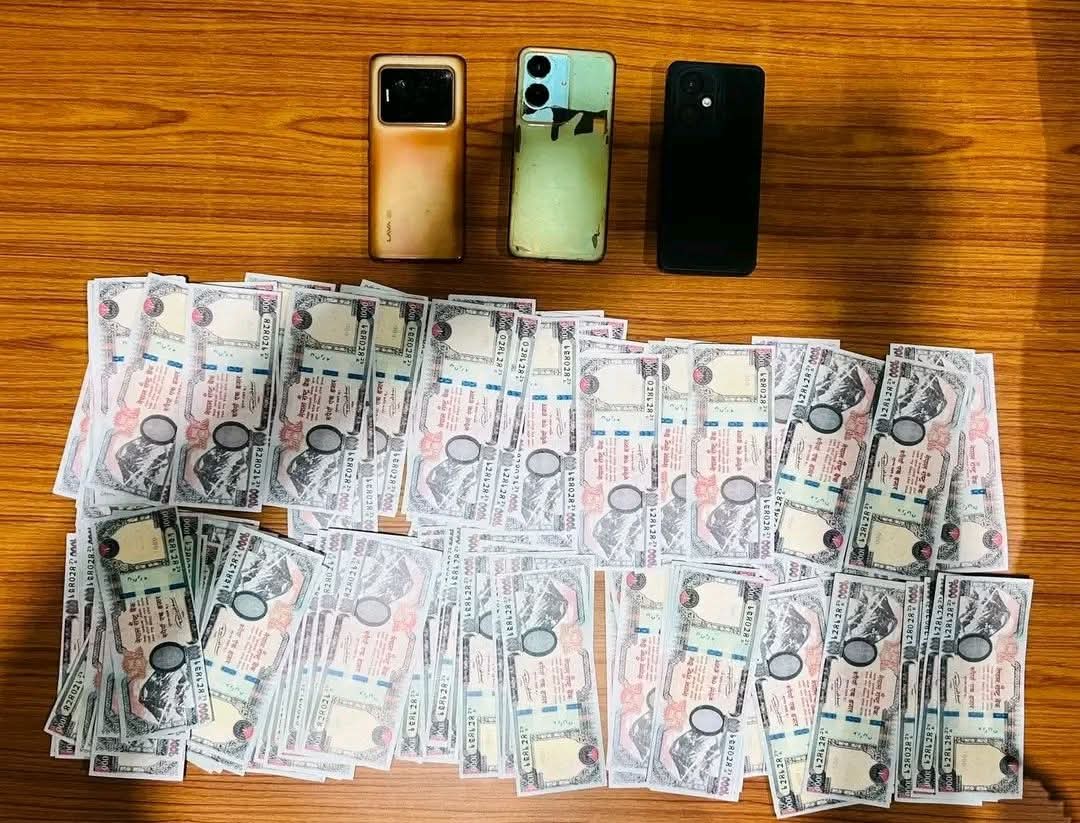 धनुषामा सशस्त्र प्रहरीद्वारा नक्कली नोट सहित ३ जना प’क्राउ,