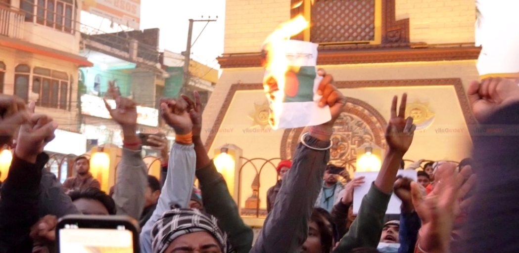 बङ्गलादेशमा एक हिन्दु युवकको कुटपिट गरी हत्या शव जलाएको विरुद्ध बिरगंजमा हिन्दु युवाहरू प्रदर्शन