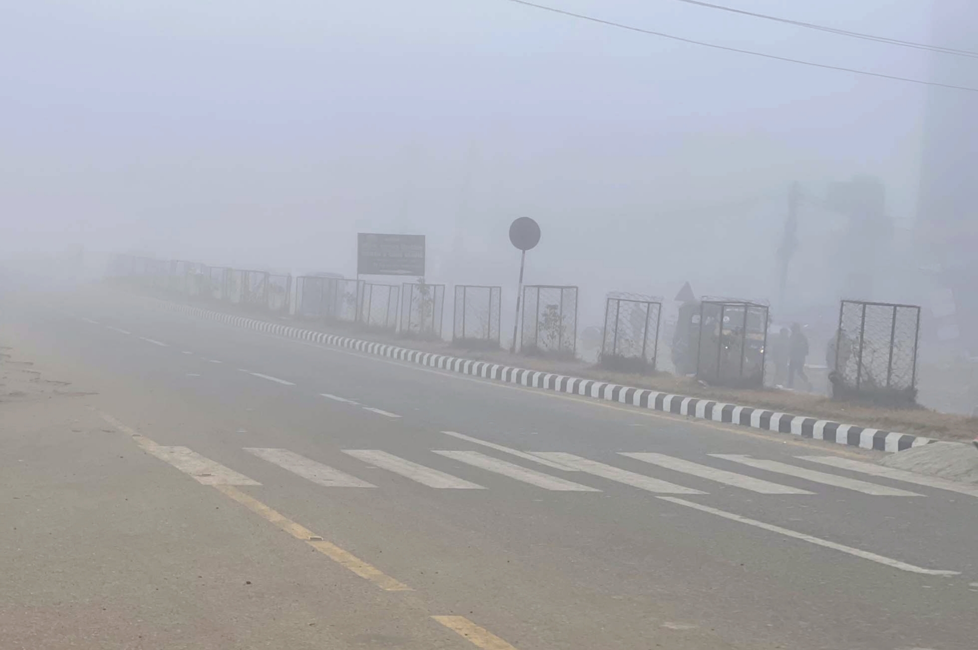 बाँकेमा कुहिरो र अत्यधिक शितलहरसँगै चिसो बढेपछि जनजीवन कष्टकर बन्दै,