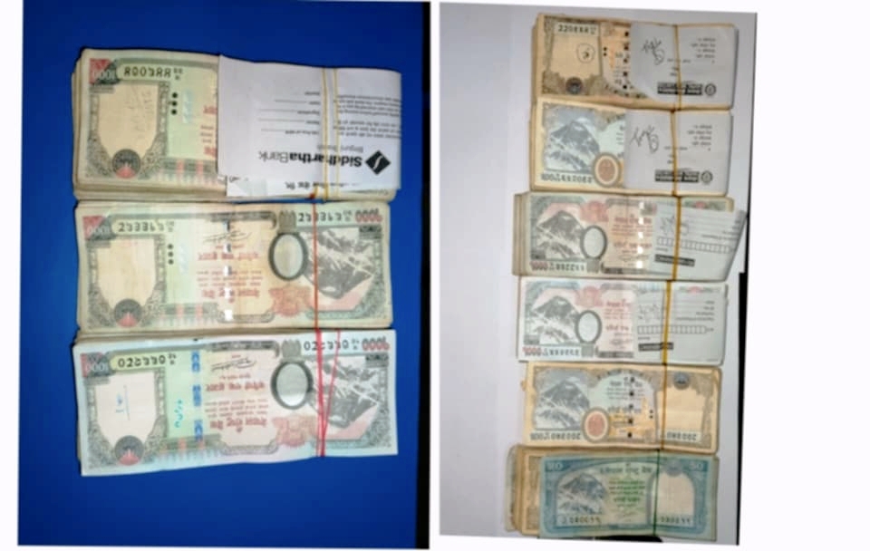 ६ लाख ७१ हजार ९ सय ५० रुपैयाँ श्रोत नखुलेको हुण्डी रकमसहित ३ जना पक्राउ,