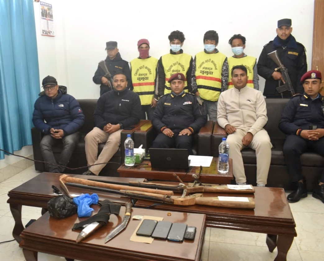ओखलढुंगा प्रहरीको ठुलो सफलता श्रृखलाबद्ध रुपमा हत्या तथा लुटपाट गर्ने गिरोह पक्राउ