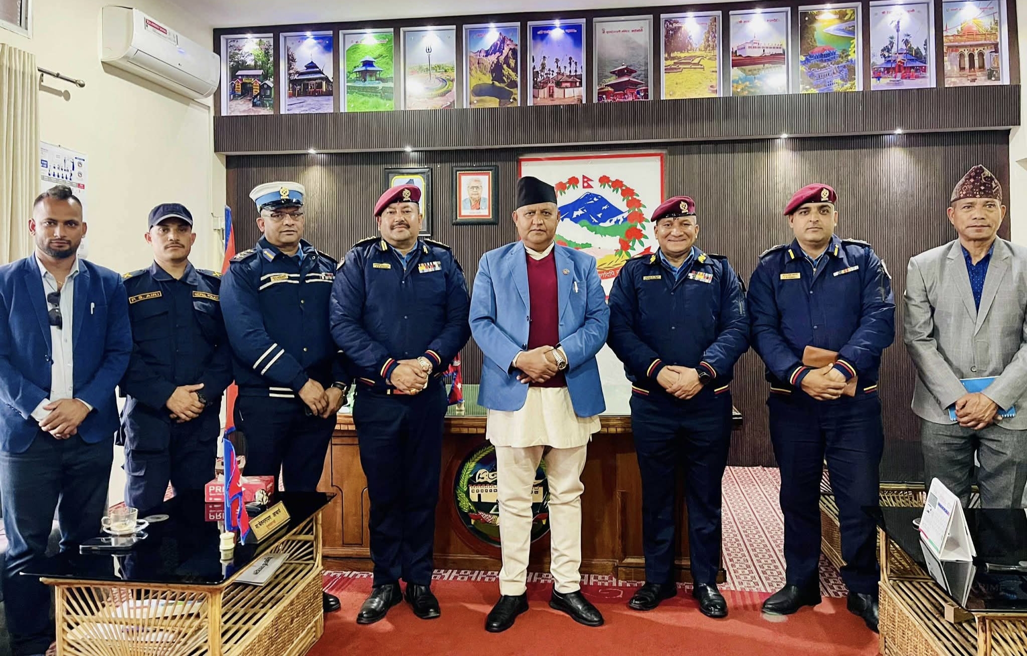 लुम्बिनीका मुख्यमन्त्री आचार्य र प्रदेश डिआईजी भूपेन्द्रबहादुर खत्रीबीच निर्वाचन लक्षित सुरक्षा विषयमा छलफल,