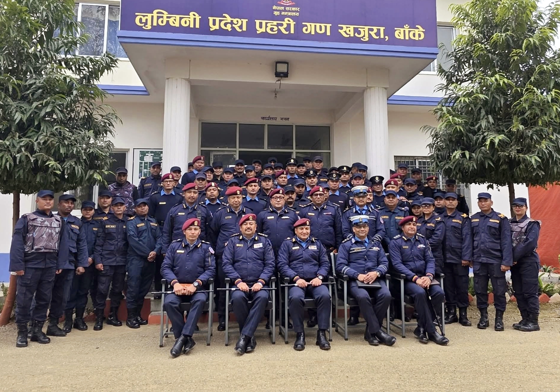 डिआईजी खत्रीद्वारा लुम्बिनी प्रदेश प्रहरी गण खजुरा बाँकेको निर्वाचन सुरक्षाको अनुगमन,