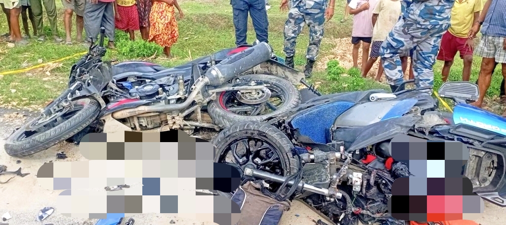 ३ वटा मोटरसाइकल एक आपसमा ठोक्किँदा २ जनाको मृत्यु २ जना घाइते,