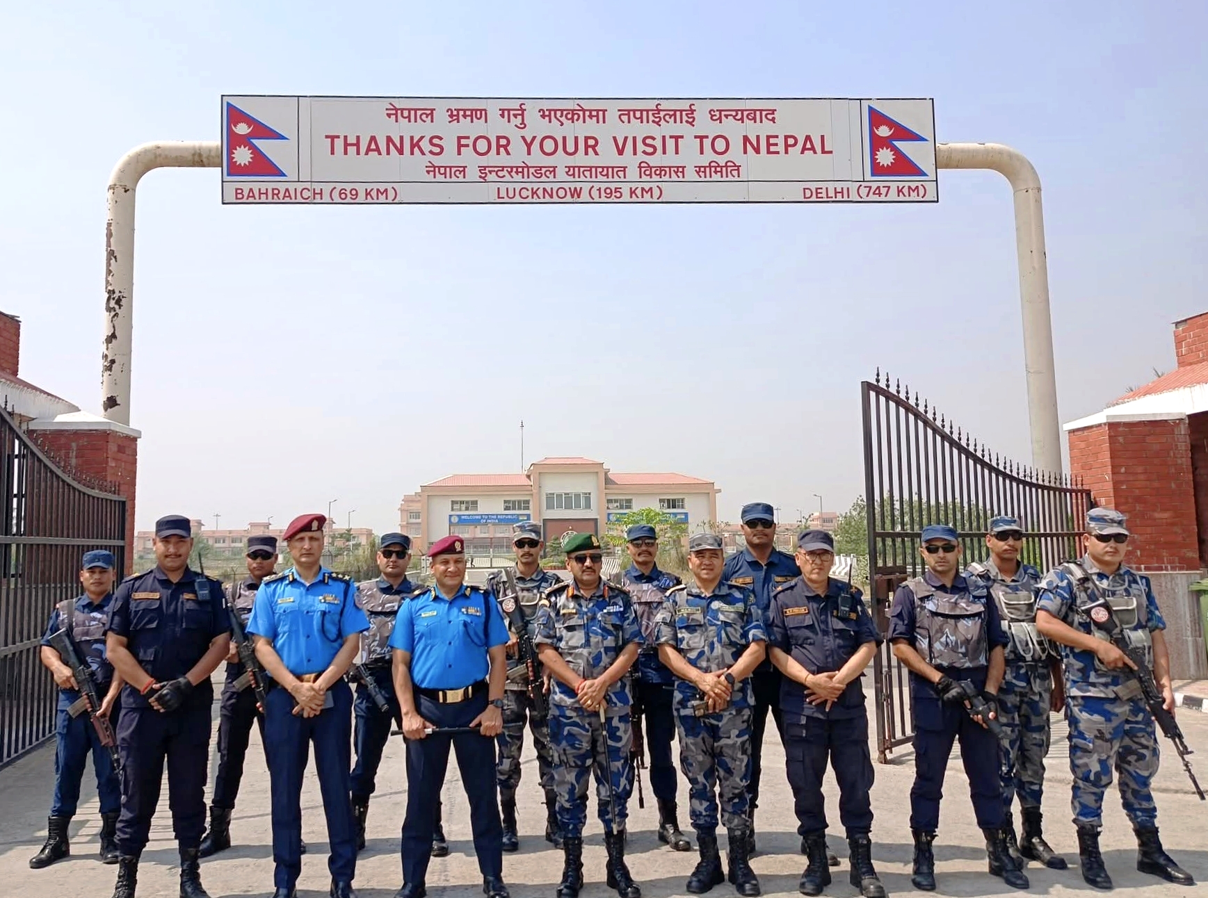 लुम्बिनी प्रदेश डिआईजी भुपेन्द्र बहादुर खत्रीद्वारा नेपाल-भारतको सिमानानाकाको अनुगमन,