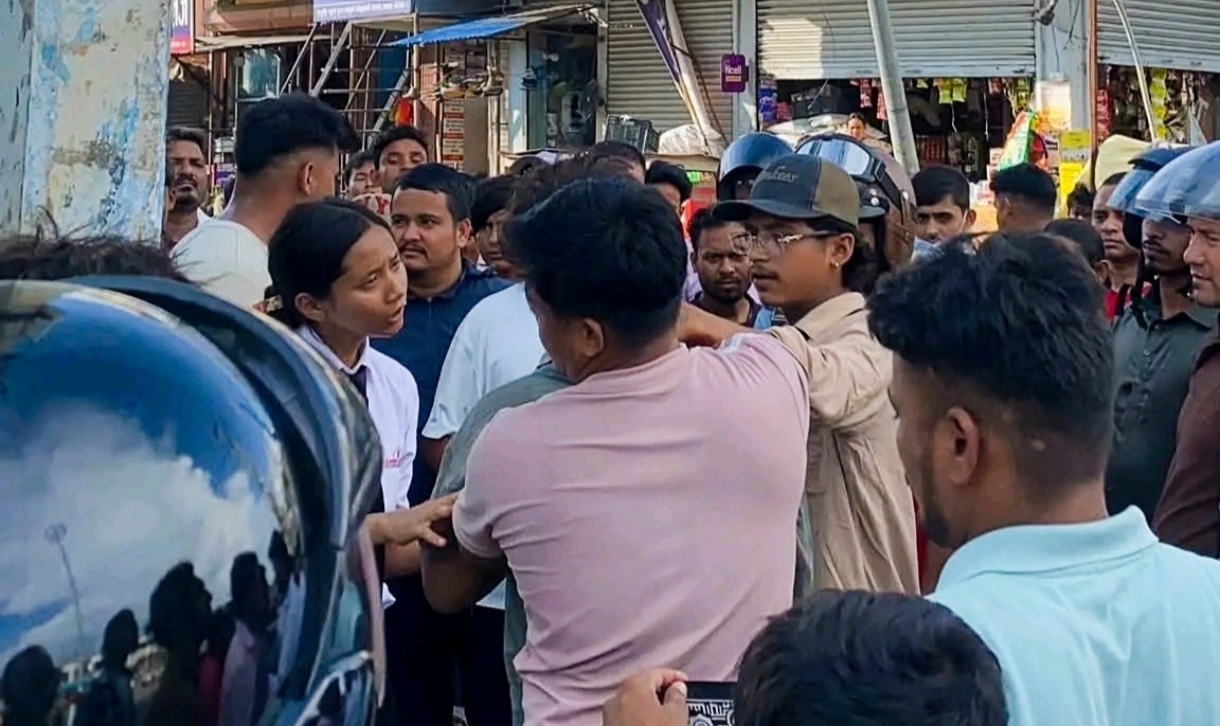 नेपालगञ्ज कारकाँदो चोक कलेज पढ्ने युवती जिस्काएको र अभद्र व्यवहार गर्ने युवक कुटिए,